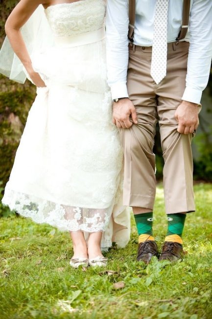 Яркие носки у жениха