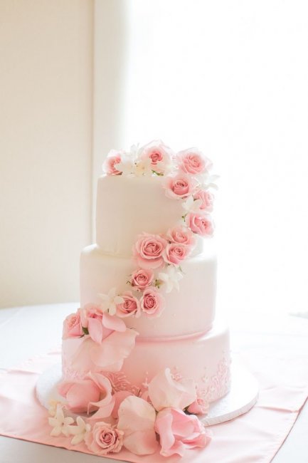 Свадебный торт для свадьбы в розовом цвете