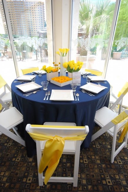 Оформление свадебного банкета в сине-желтом цвете