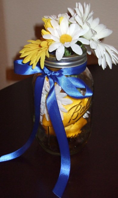 Свадебный аксессуар в сине-желтом цвете