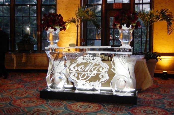 Ледяные скульптуры на свадьбе