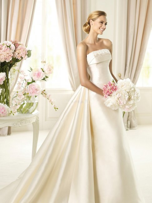 Свадебное платье невесты в цвете айвори