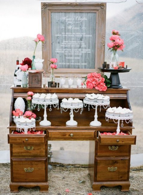 Винтажная мебель в свадебном декоре