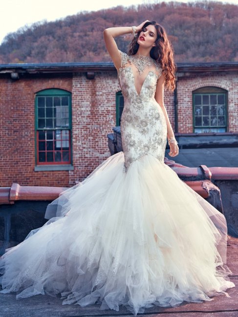 Красивый декор лифа свадебного платья русалка