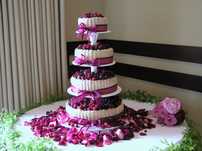 Свадебный торт с лентами