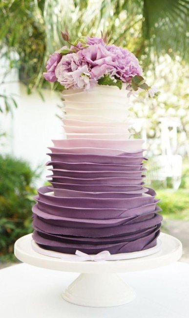 Свадебный торт в цвете ультрафиолет 2018