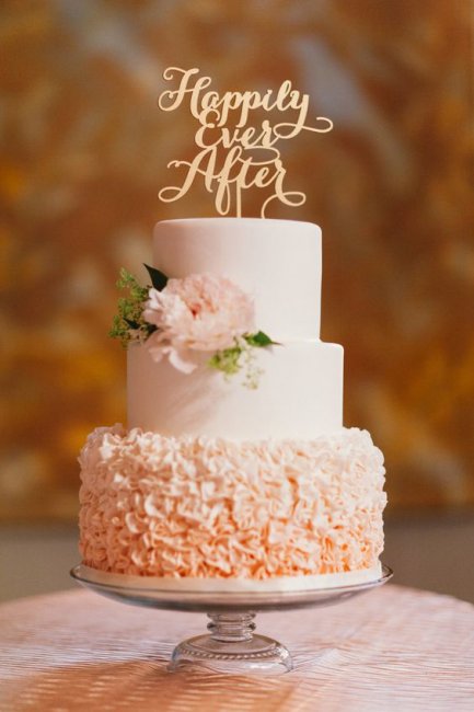 Дизайн свадебного торта с рюшами 2018