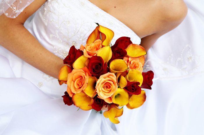 Букет невесты с каллами и розами