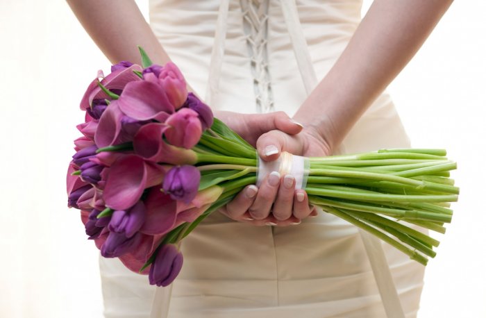 Букет невесты с каллами и тюльпанами