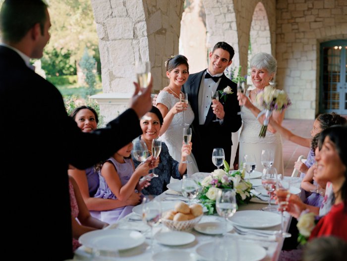 Не один свадебный банкет не обходится без тоста за любовь