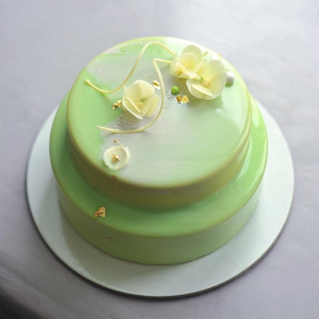 Зеленый торт в два яруса