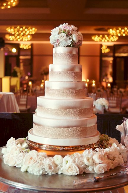 Пятиярусный свадебный торт