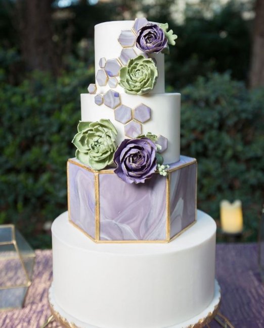 Свадебный торт с шестигранным ярусом