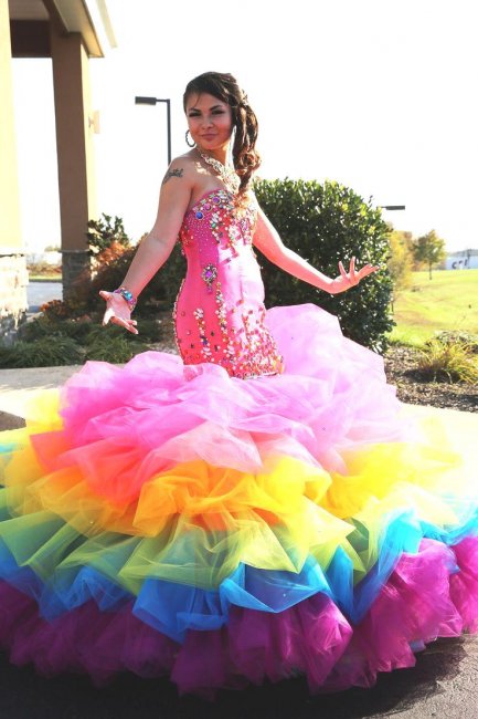 Радужное цыганское свадебное платье
