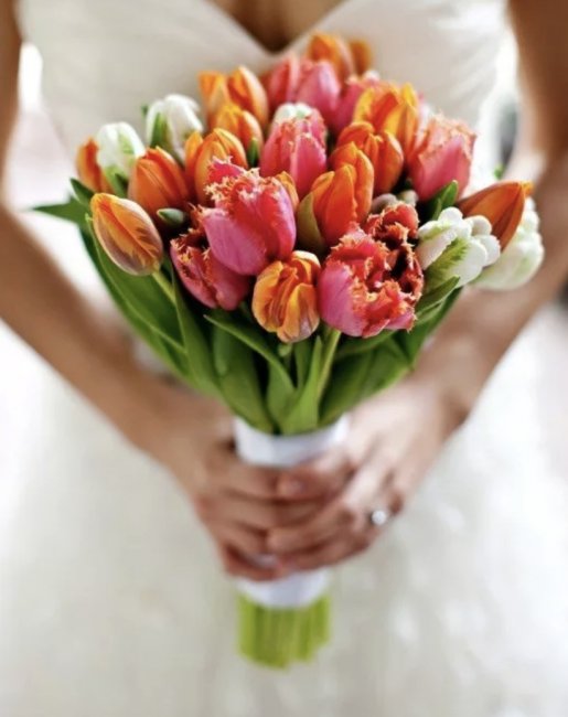 Свадебный букет из махровых тюльпанов