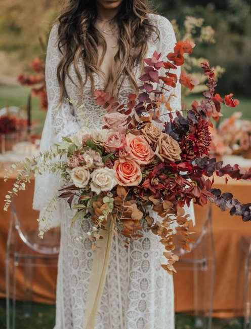 Букет невесты с листьями и веточками