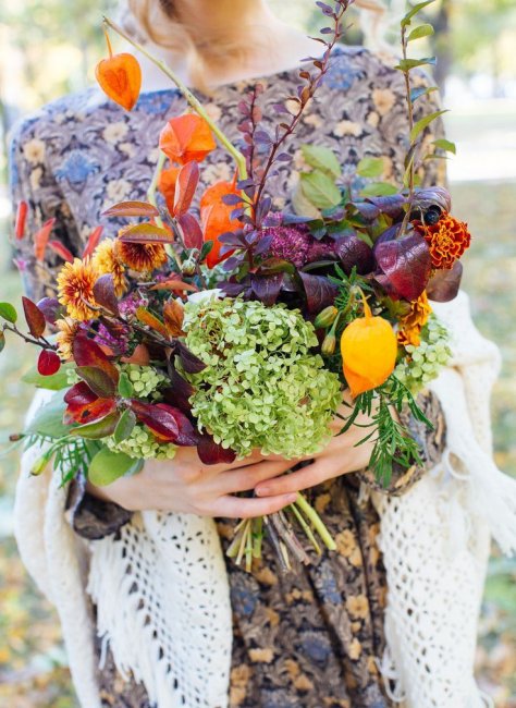 Осенний свадебный букет с физалисом