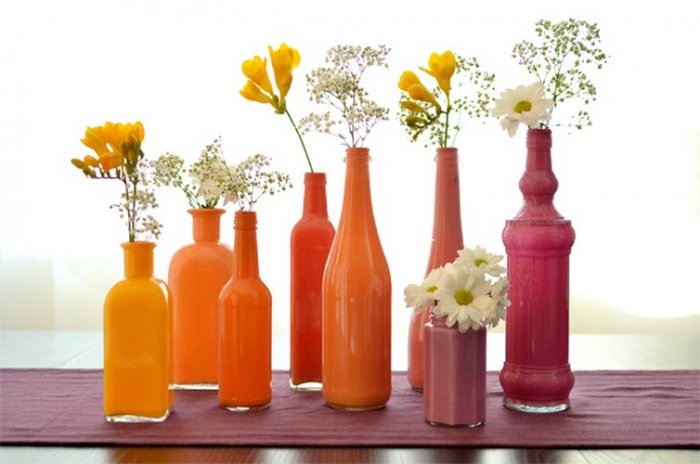 Яркие вазы с цветами