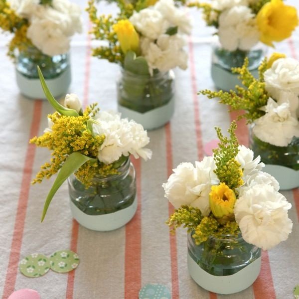 Раскрашенные вазочки с цветами