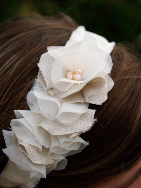 Ободок в волосах невесты
