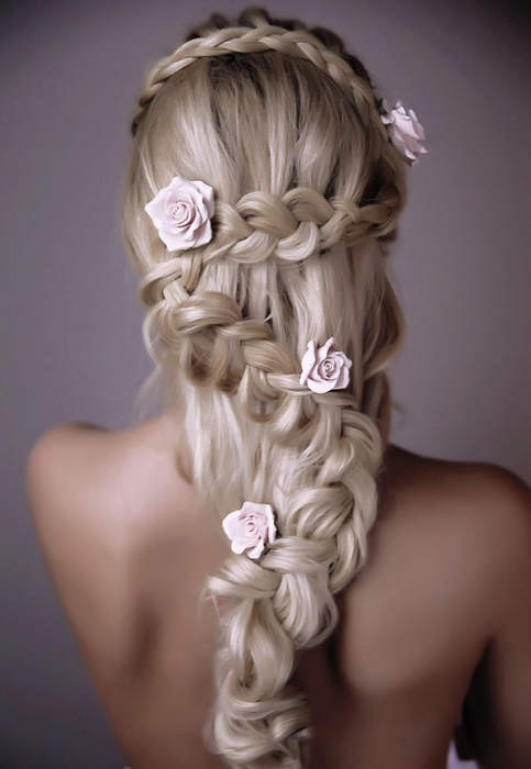 Свадебная коса с розами