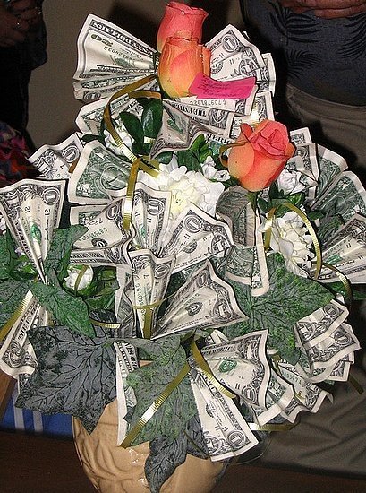 Красивое дерево из денег