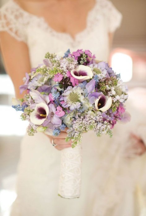 Букет невесты с нежно-фиолетовой сиренью