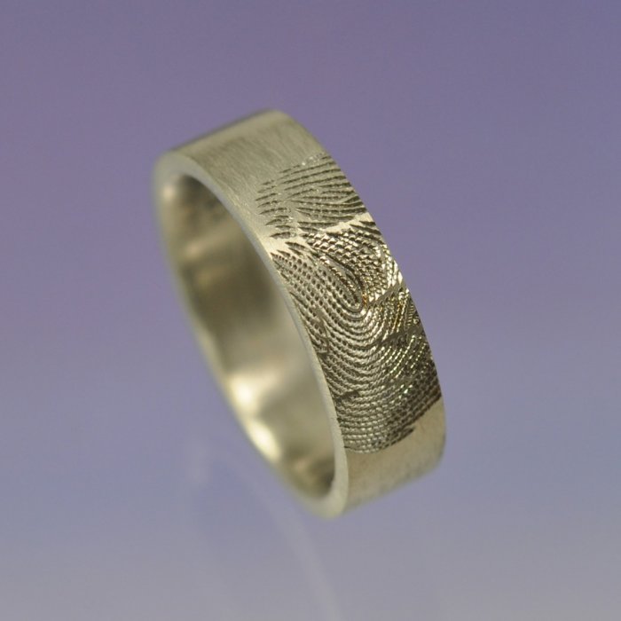 Свадебное кольцо с отпечатком пальцев
