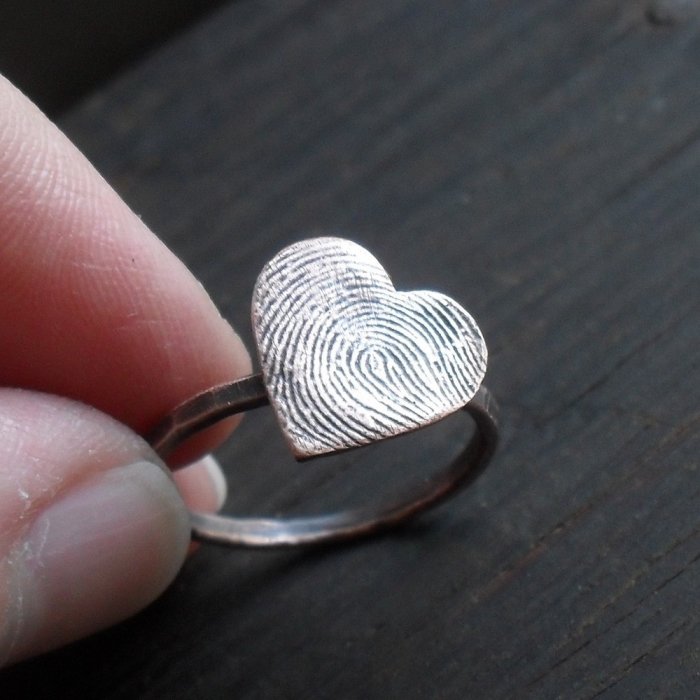 Кольцо-сердце с отпечатком пальцев