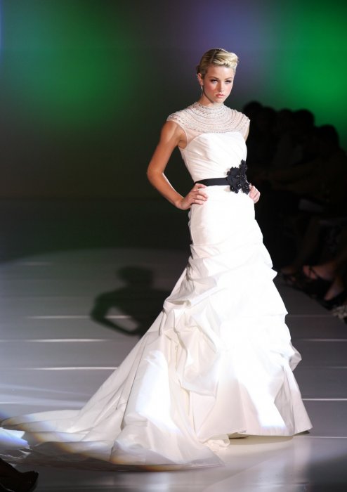 Свадебное платье с дизайнерским поясом