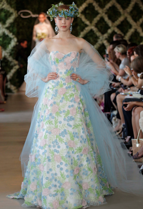 Пастельное платье с цветочным принтом