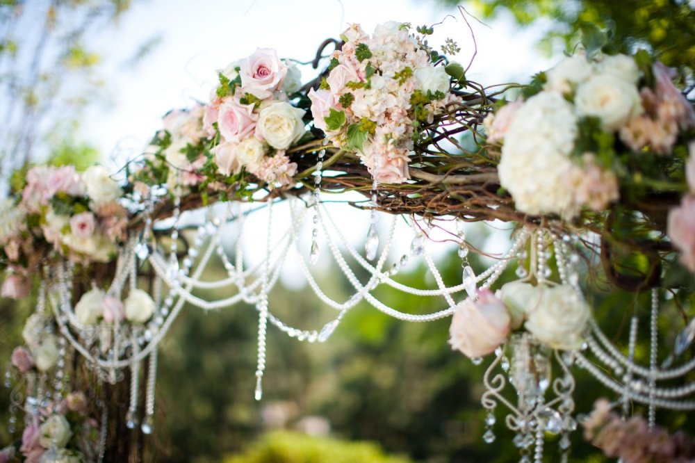 Цветочная свадебная арка