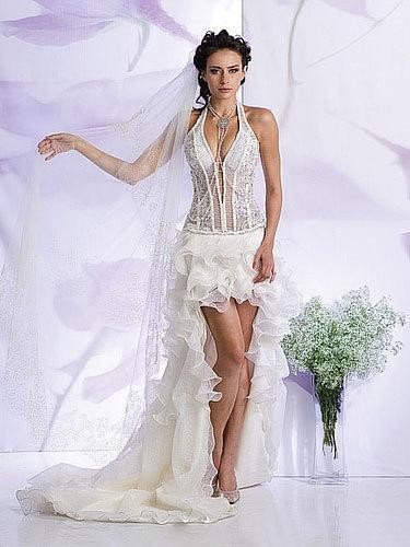 Необычное белое свадебное платье