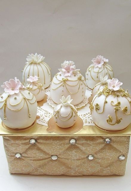 Гламурные мини-тортики на свадьбу