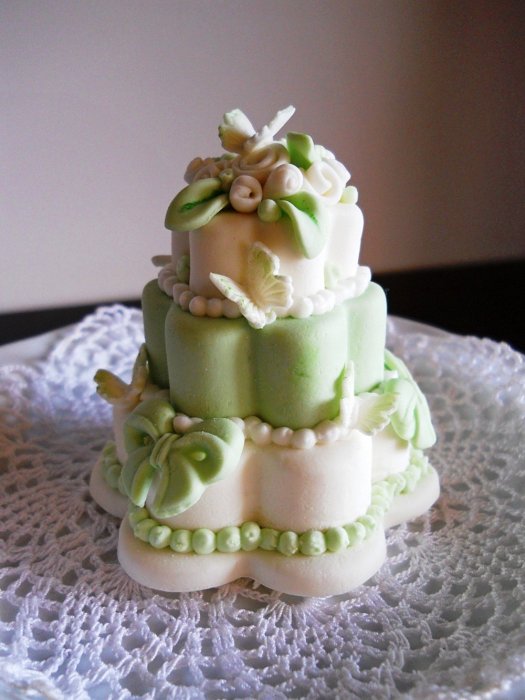 Бело-зеленый мини-тортик на свадьбу