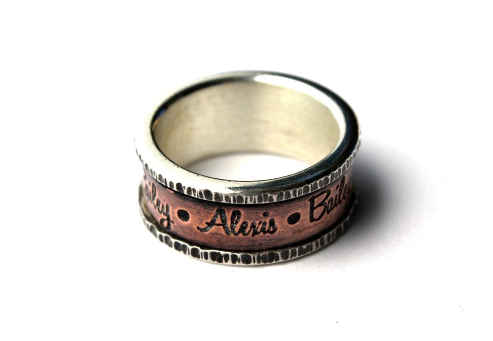 Необычное кольцо с гравировкой