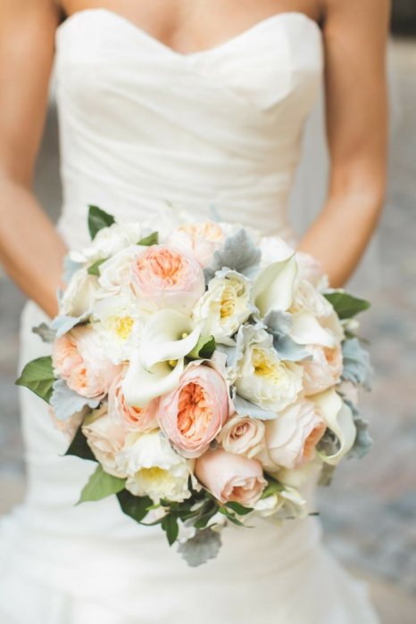 Нежный букет невесты с английскими розами Дэвида Остина