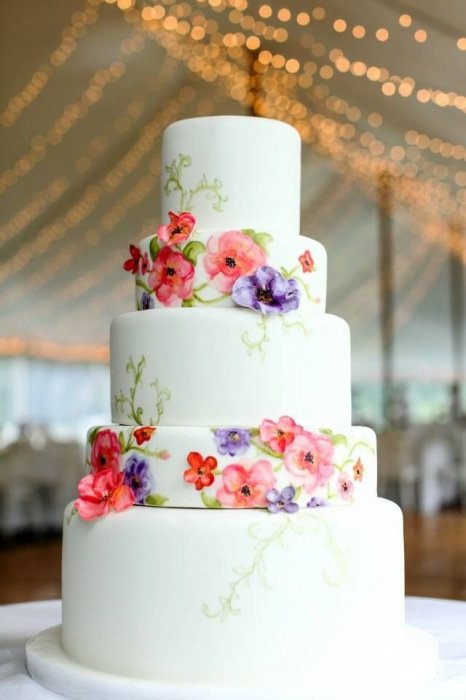 Свадебный торт, расписанный вручную
