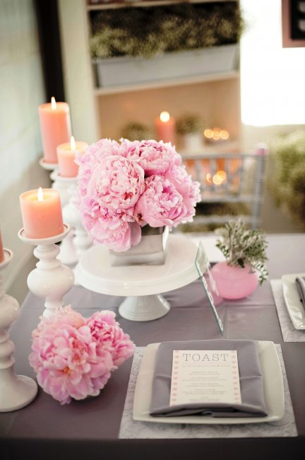 Свадебный банкет в серо-розовом цвете