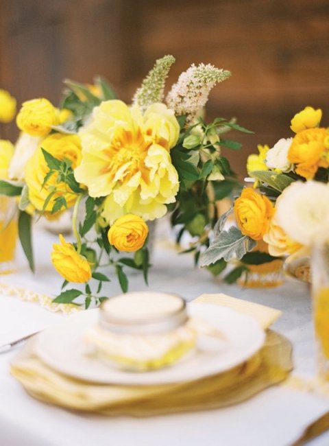 Свадебный банкет в желтом цвете