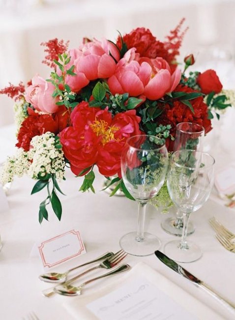 Цветочные композиции для свадьбы в красном цвете