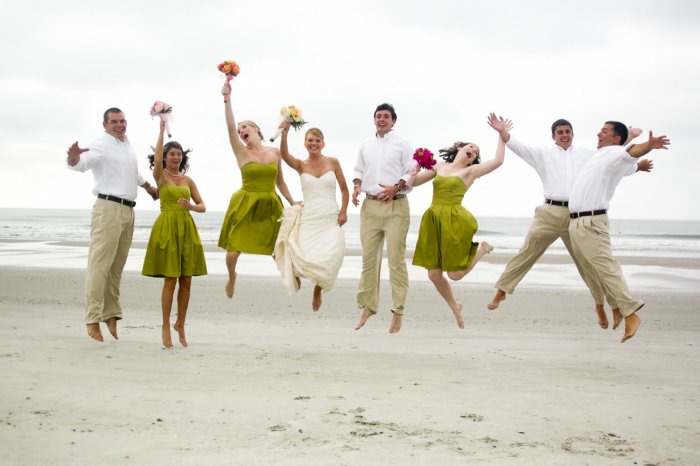 Свадебное фото в прыжке