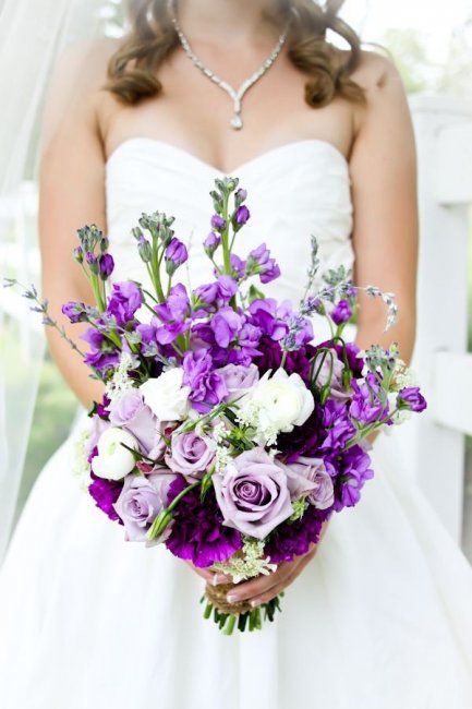 Букет невесты для фиолетовой свадьбы