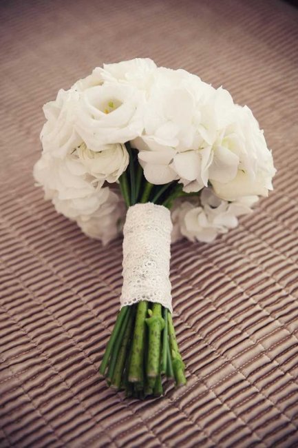 Букет невесты в белом цвете