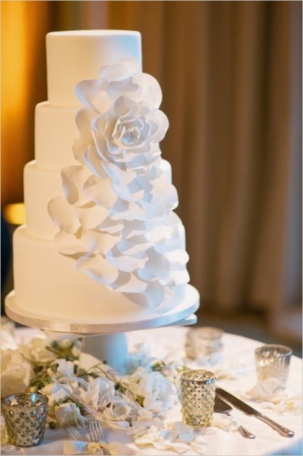 Свадебный торт для белой свадьбы