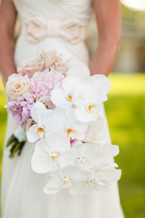 Нежный букет невесты из орхидей