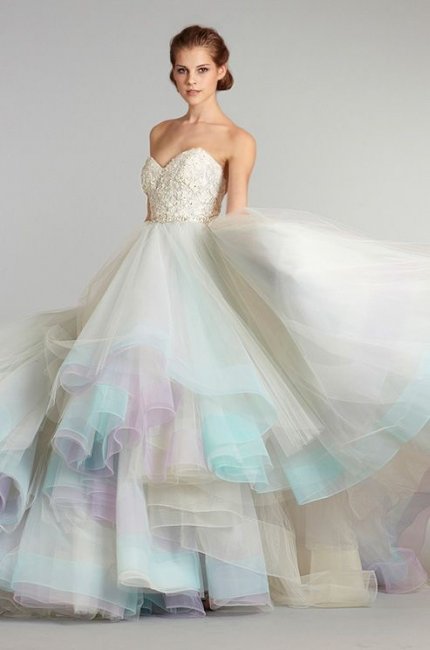 Свадебное платье для радужной свадьбы