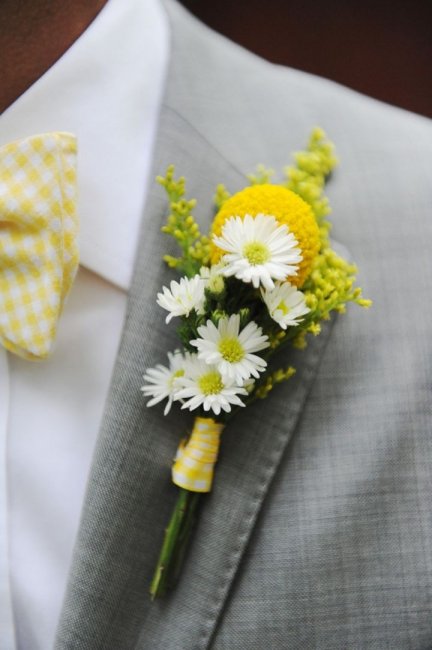 Детали образа жениха для серо-желто свадьбы