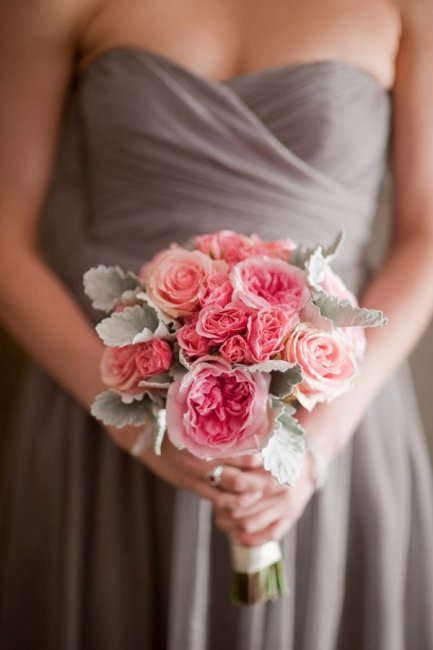 Букет подружи невесты для серо-розовой свадьбы