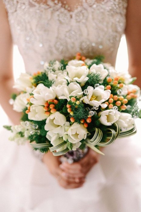 Букет невесты с белыми тюльпанами